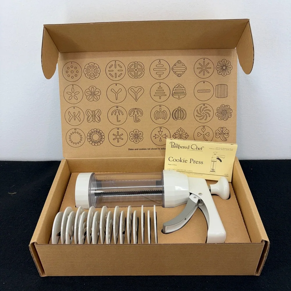 The Pampered Chef Cookie Press 1525 NEW 16 Disks Original Box Complete Spritz